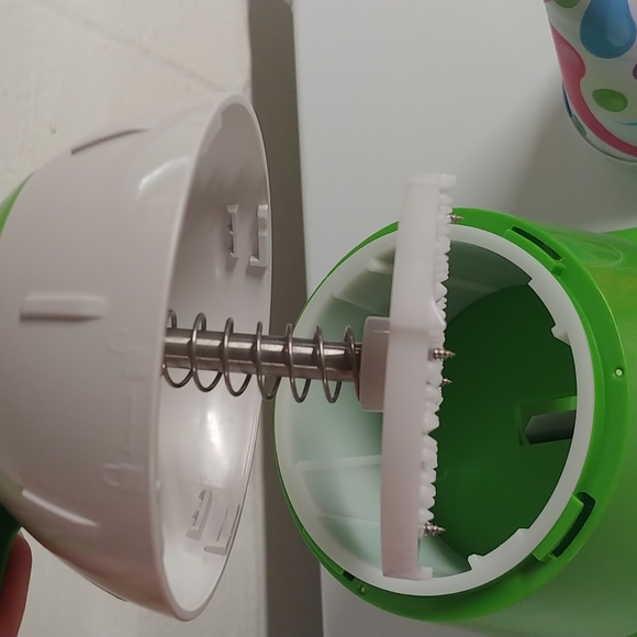 Sunbeam manual snow cone maker - Picture 5 of 5